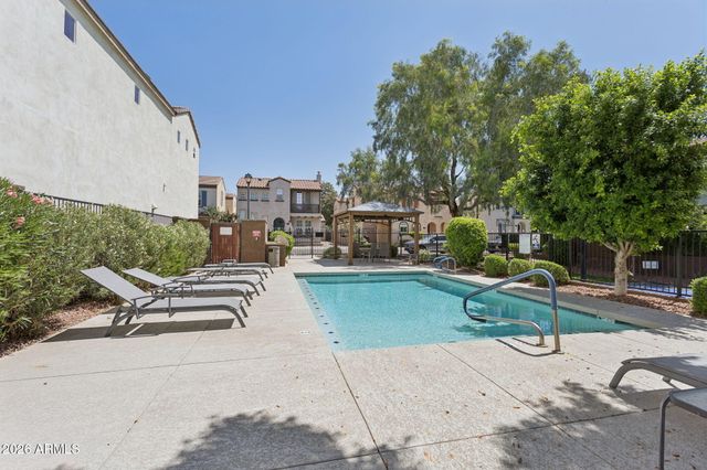 2925 N 48TH Street, Phoenix, AZ 85018