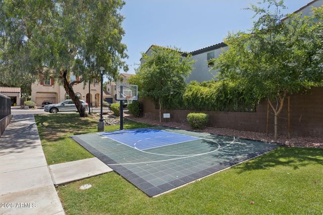 2925 N 48TH Street, Phoenix, AZ 85018