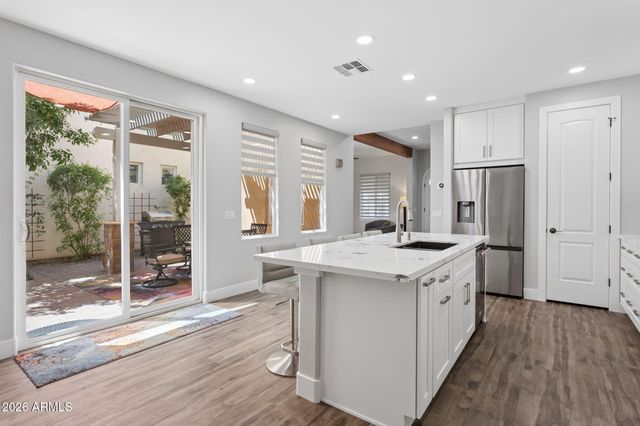 2925 N 48TH Street, Phoenix, AZ 85018