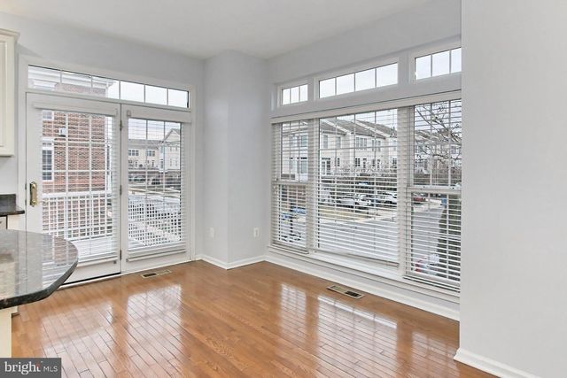 25121 GUNNERY SQ, Chantilly, VA 20152