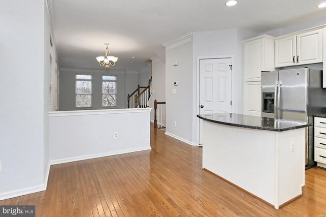 25121 GUNNERY SQ, Chantilly, VA 20152