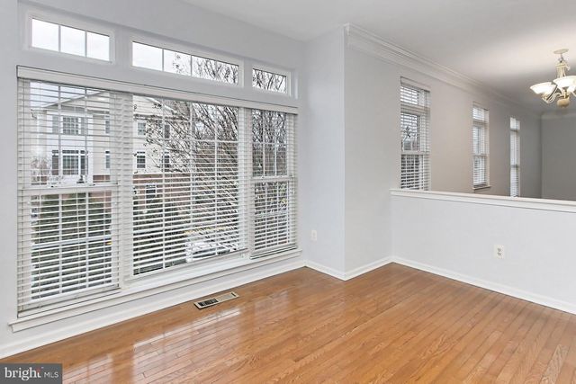 25121 GUNNERY SQ, Chantilly, VA 20152