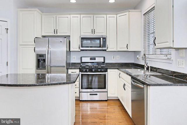 25121 GUNNERY SQ, Chantilly, VA 20152