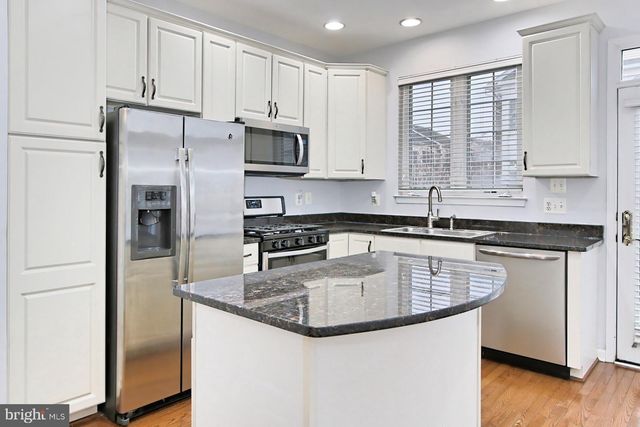 25121 GUNNERY SQ, Chantilly, VA 20152