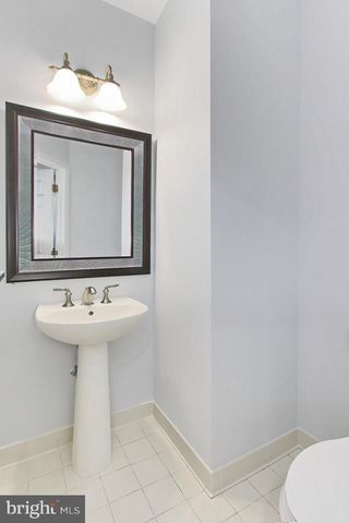 25121 GUNNERY SQ, Chantilly, VA 20152