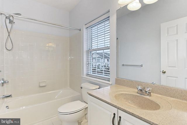 25121 GUNNERY SQ, Chantilly, VA 20152