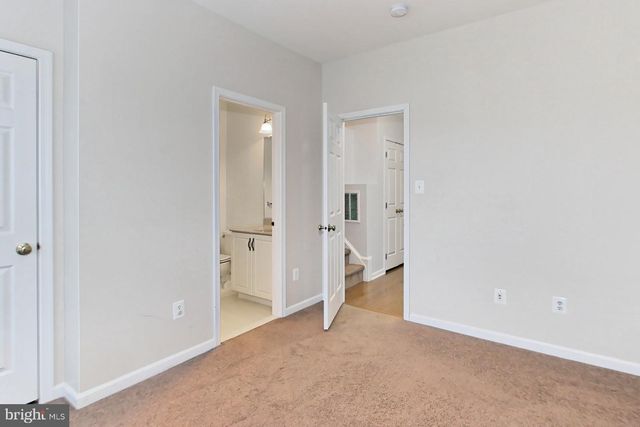 25121 GUNNERY SQ, Chantilly, VA 20152