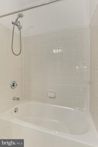 25121 GUNNERY SQ, Chantilly, VA 20152