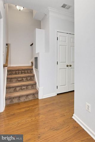 25121 GUNNERY SQ, Chantilly, VA 20152