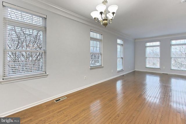 25121 GUNNERY SQ, Chantilly, VA 20152