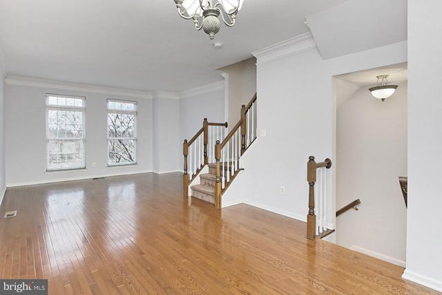 25121 GUNNERY SQ, Chantilly, VA 20152