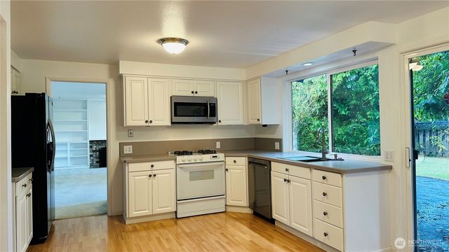 12920 SE 68TH Street, Bellevue, WA 98006