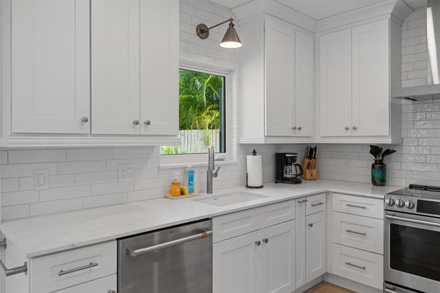 611 N Palmway, Lake Worth Beach, FL 33460