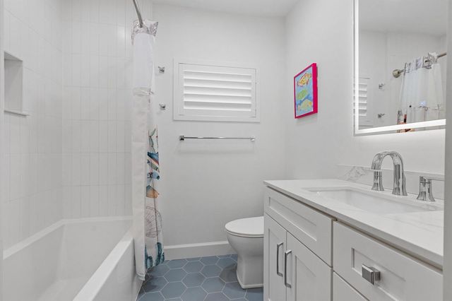 611 N Palmway, Lake Worth Beach, FL 33460