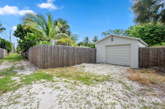 611 N Palmway, Lake Worth Beach, FL 33460