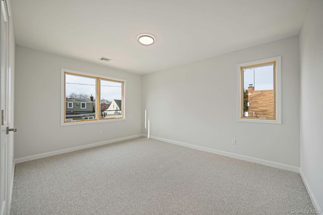 115 Riviera Parkway, Lindenhurst, NY 11757