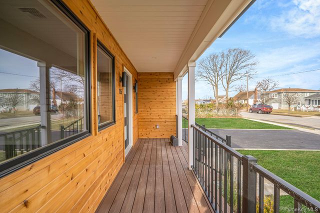 115 Riviera Parkway, Lindenhurst, NY 11757