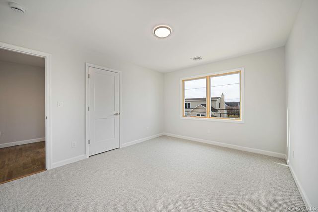 115 Riviera Parkway, Lindenhurst, NY 11757