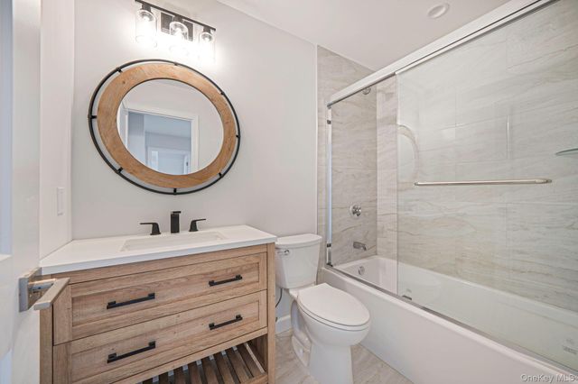 115 Riviera Parkway, Lindenhurst, NY 11757