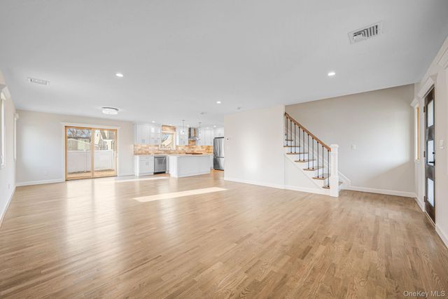 115 Riviera Parkway, Lindenhurst, NY 11757