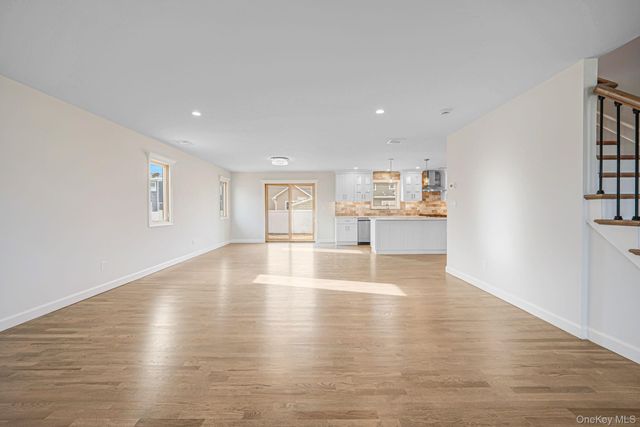 115 Riviera Parkway, Lindenhurst, NY 11757