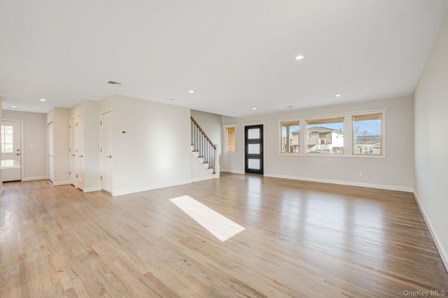 115 Riviera Parkway, Lindenhurst, NY 11757