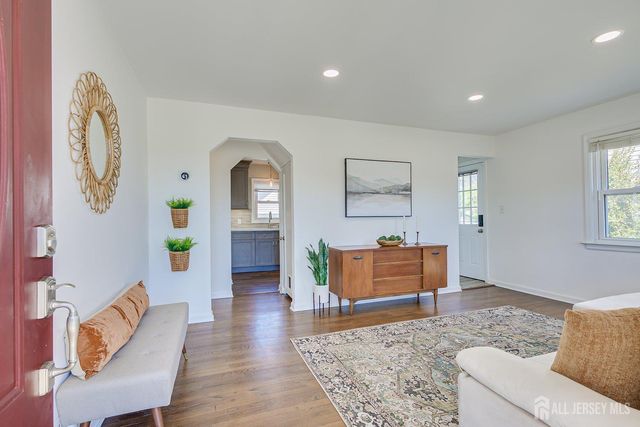 41 Lake Avenue, Metuchen, NJ 08840