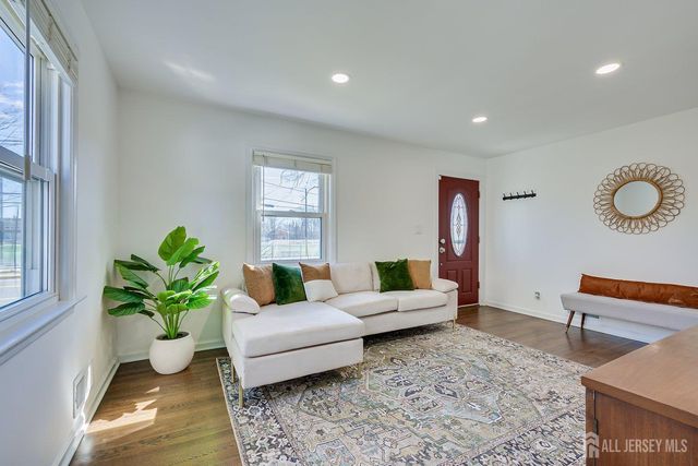 41 Lake Avenue, Metuchen, NJ 08840