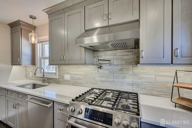 41 Lake Avenue, Metuchen, NJ 08840