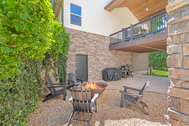 31694 S 622 Road, Grove, OK 74344