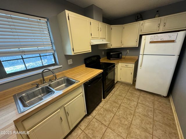 107 Village Lane, Lafayette, LA 70506