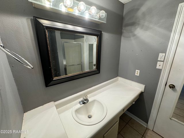 107 Village Lane, Lafayette, LA 70506