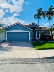 2322 NW 166th Ave, Pembroke Pines, FL 33028