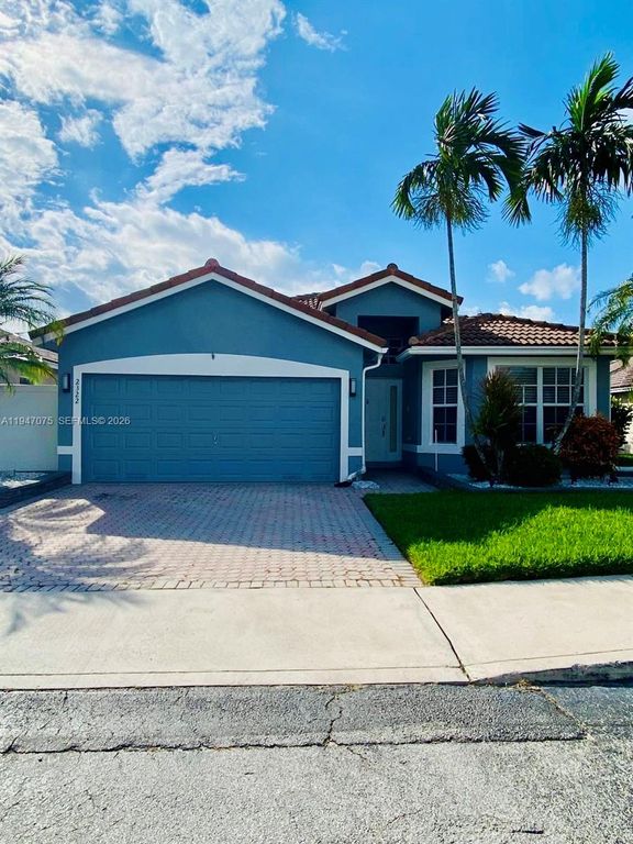 2322 NW 166th Ave, Pembroke Pines, FL 33028