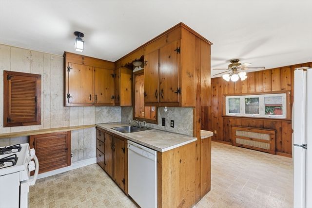 97 Lancaster St, Springfield, MA 01118
