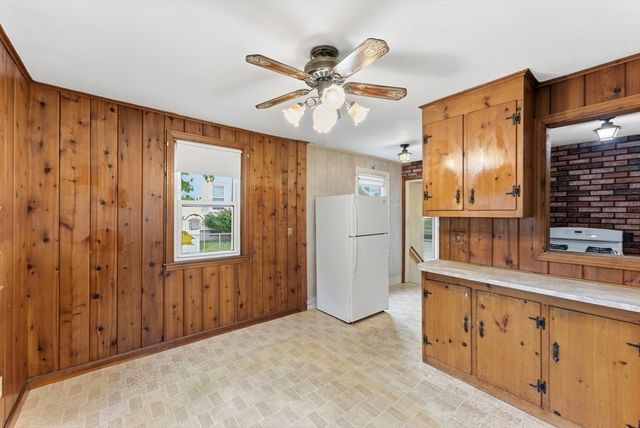 97 Lancaster St, Springfield, MA 01118