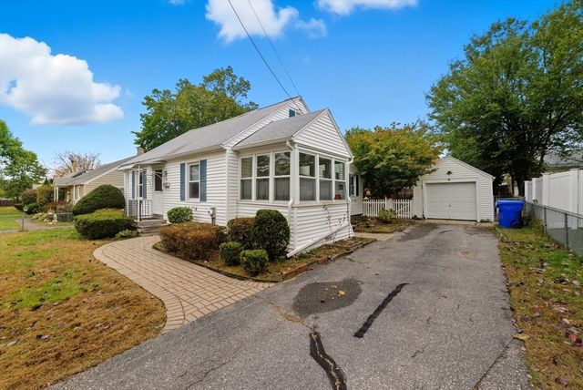 97 Lancaster St, Springfield, MA 01118