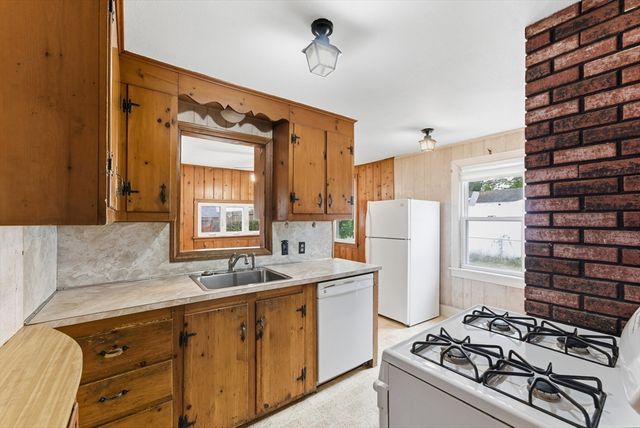 97 Lancaster St, Springfield, MA 01118