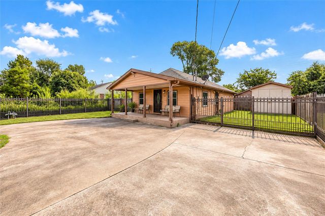 2610 Lynnfield Street, Houston, TX 77093