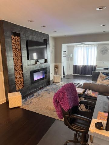 9043 S Ellis Avenue, Chicago, IL 60619