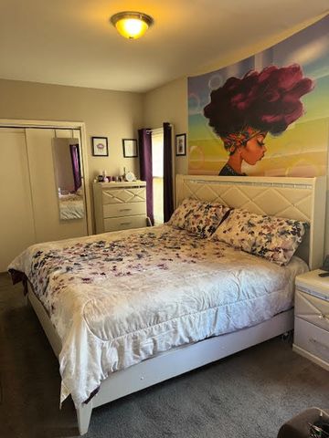 9043 S Ellis Avenue, Chicago, IL 60619