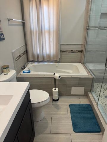 9043 S Ellis Avenue, Chicago, IL 60619