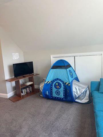 9043 S Ellis Avenue, Chicago, IL 60619