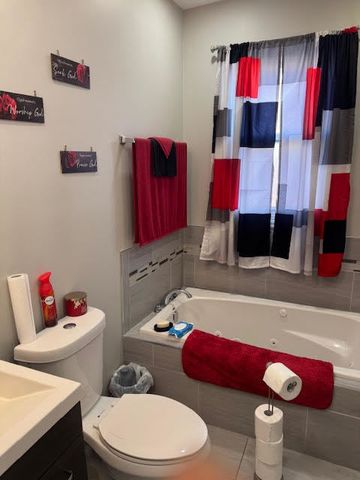 9043 S Ellis Avenue, Chicago, IL 60619