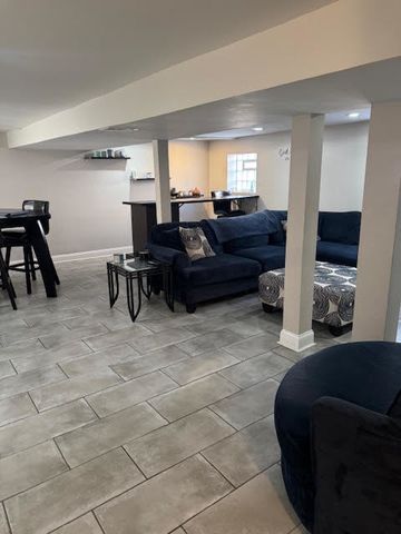 9043 S Ellis Avenue, Chicago, IL 60619