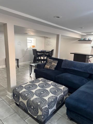 9043 S Ellis Avenue, Chicago, IL 60619