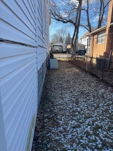 9043 S Ellis Avenue, Chicago, IL 60619