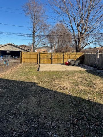 9043 S Ellis Avenue, Chicago, IL 60619