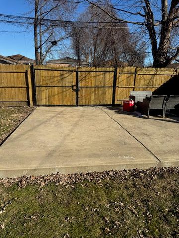 9043 S Ellis Avenue, Chicago, IL 60619