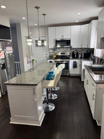 9043 S Ellis Avenue, Chicago, IL 60619